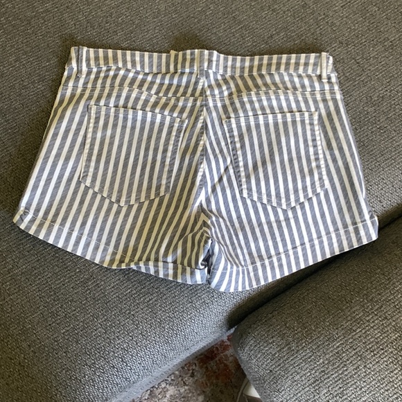 Two pair H&M size 12 shorts. - Picture 4 of 7